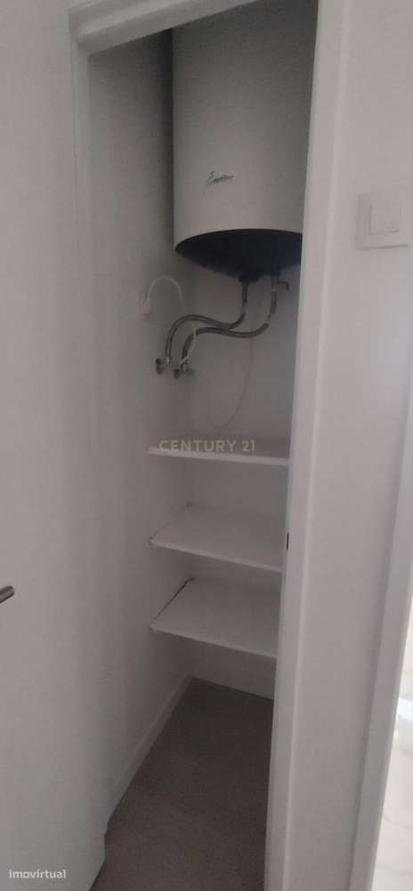 Apartamento T2 Totalmente Remodelado no Coração do Lavradio-7