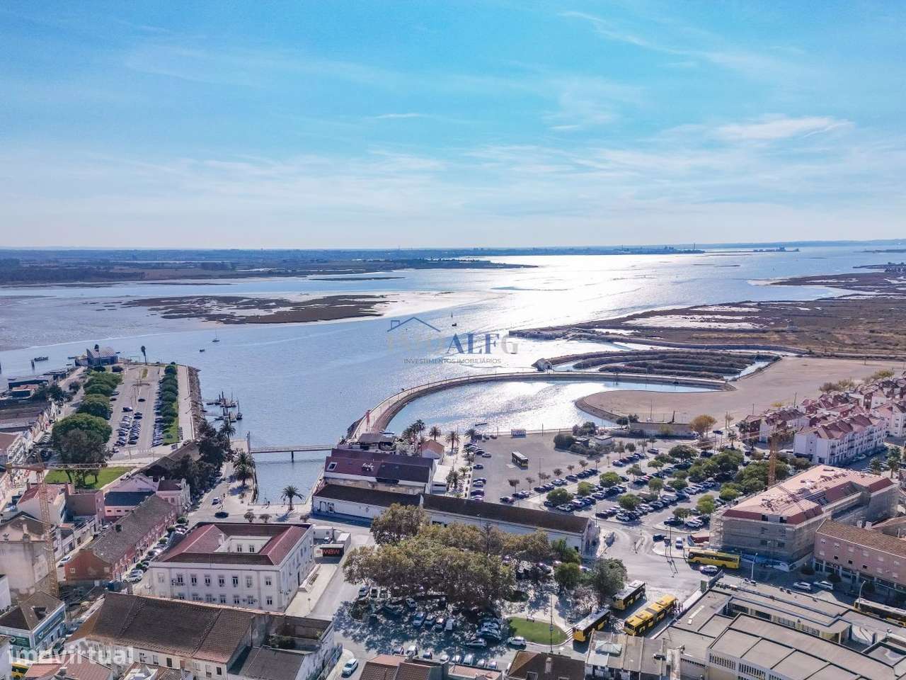 Prédio com quintal no centro do Montijo, junto a transportes-21