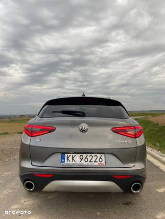 Alfa Romeo Stelvio 2.0 Turbo 16V AT8-Q4 Executive - 7