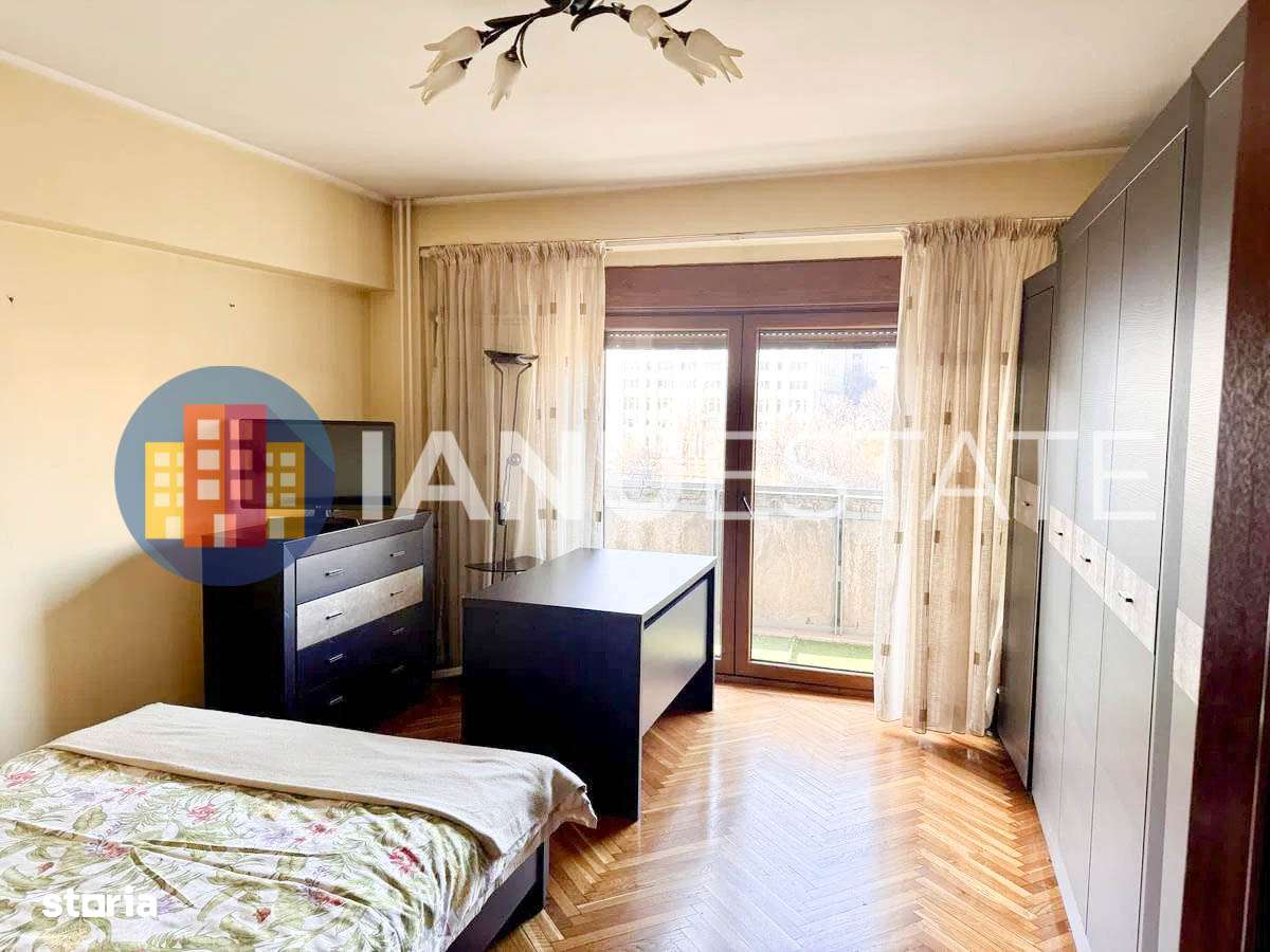 Piata Unirii 10` Metrou Constitutiei Palatul Parlamentului Parcare - Imagine principală: 4/9