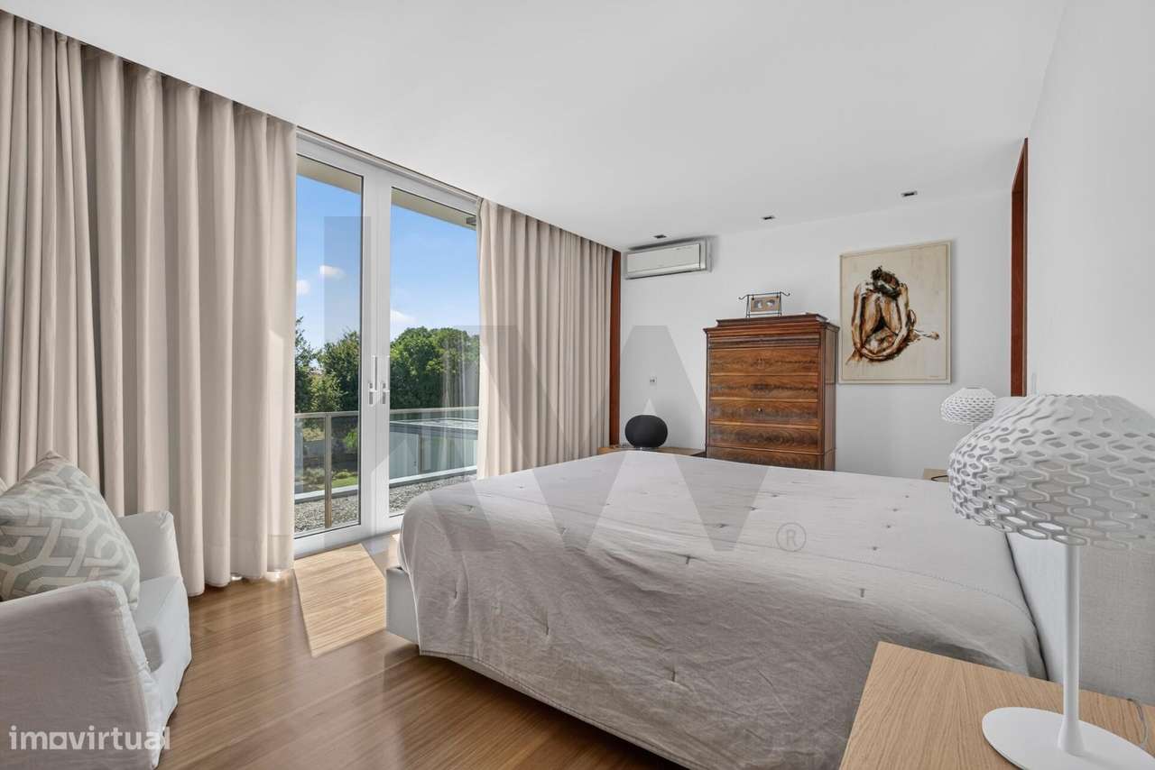 Moradia T5 de Luxo com Piscina e Lote de 2.773 m2-34