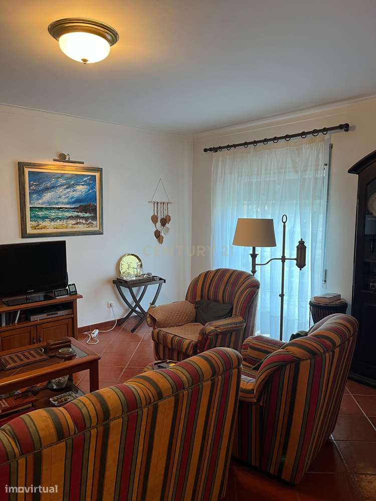 Moradia T4 em condomínio fechado com piscina, vista mar e walking dist-8