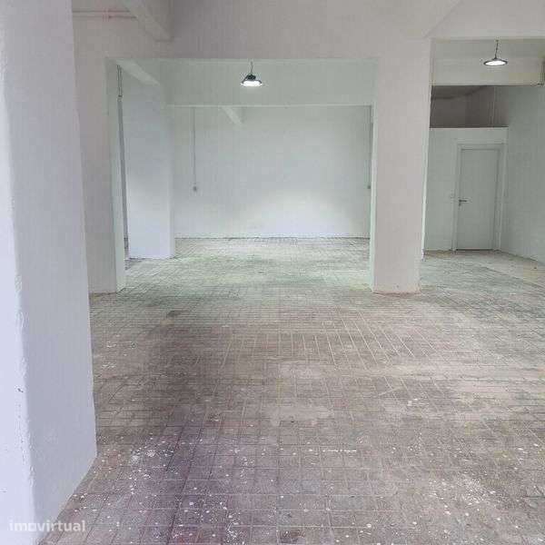 Armazém Feijó- 240m2 com 4 portões e 2 portas de vidro - Grande imagem: 5/11