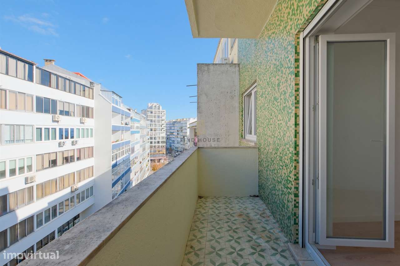 Apartamento T2 totalmente remodelado no centro de Almada-22