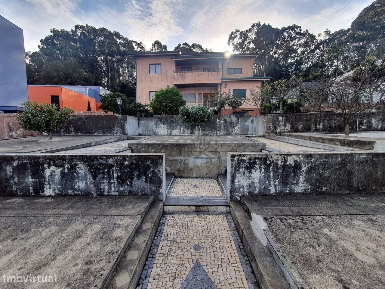 Moradia T5 de Quatro Frentes com Visibilidade Única - Grande imagem: 3/30