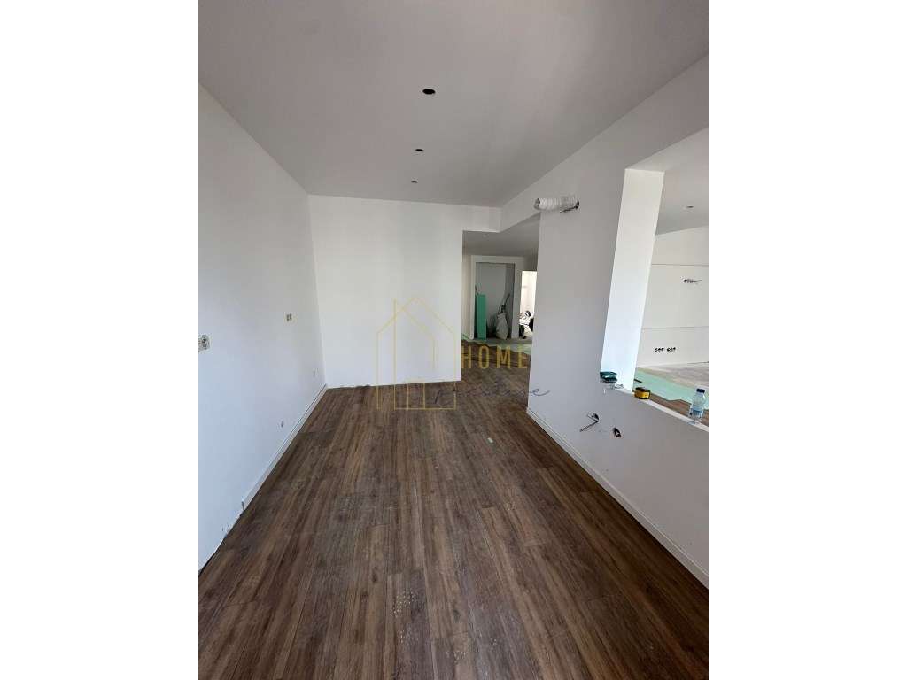 T3 Moderno e Luminoso no Laranjeiro com 4 Varandas - Grande imagem: 2/9