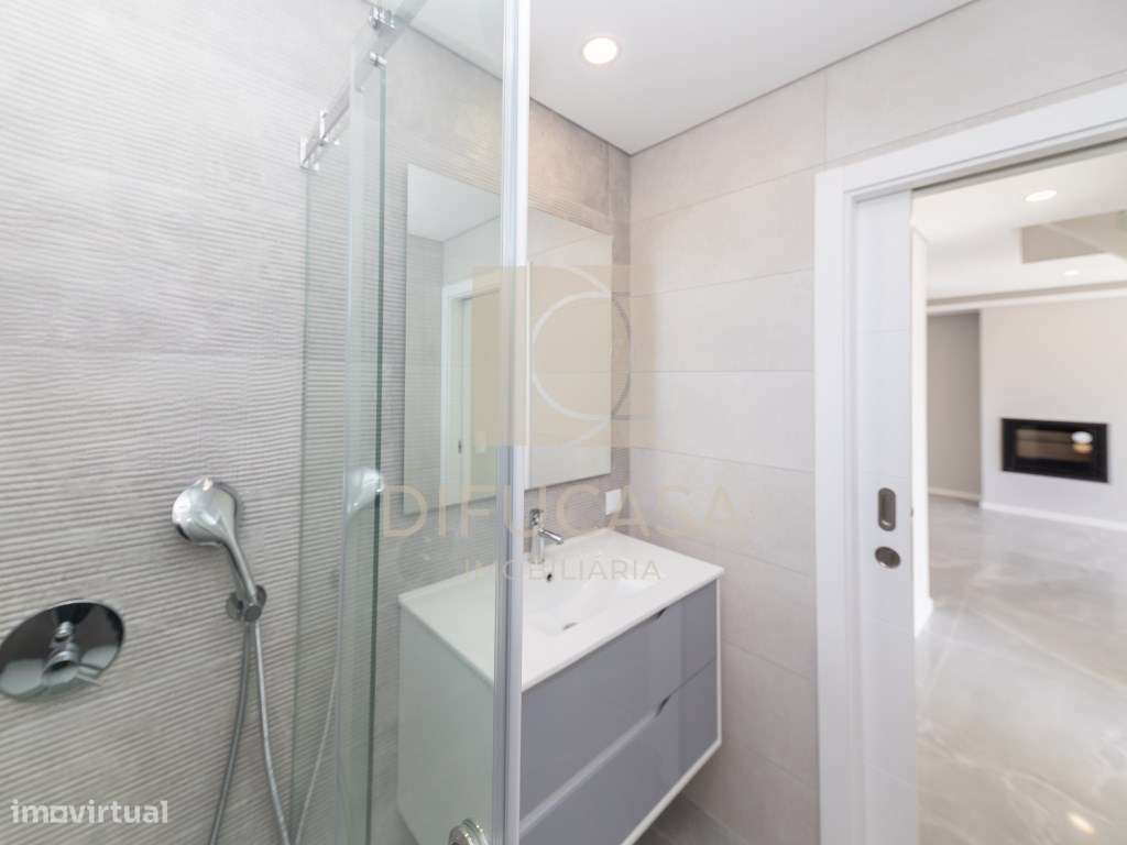 R300 Moradia T3+ 1 (sala de 40m2 localizada centro Fernão Ferro)-20