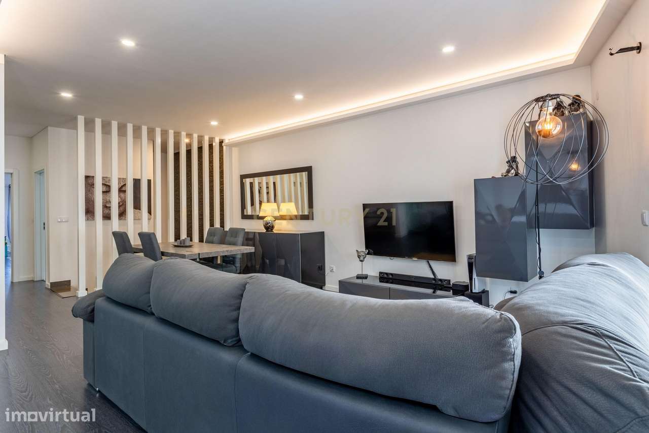 Procura espaço e conforto? Veja este T4 Duplex-5