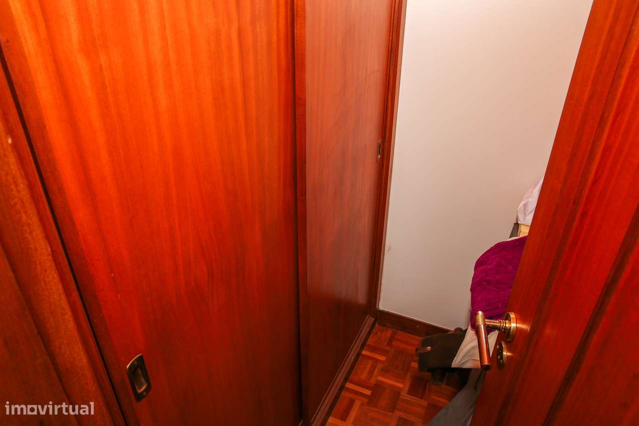 Apart. T3 Duplex c/4 casas de banho, varanda e vista Rio Tejo.-20
