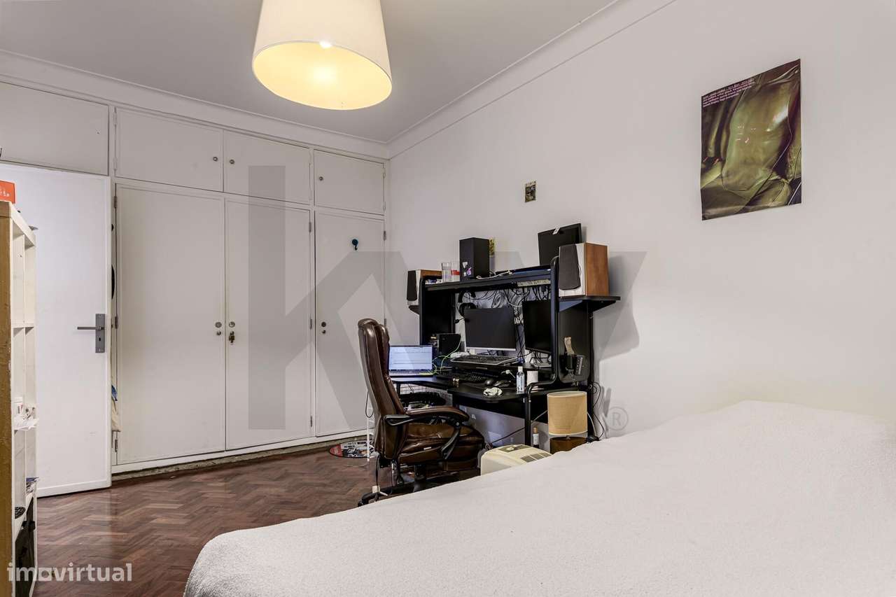 Oportunidade Única em S. Domingos de Benfica: T4 com Potencial e Local-10