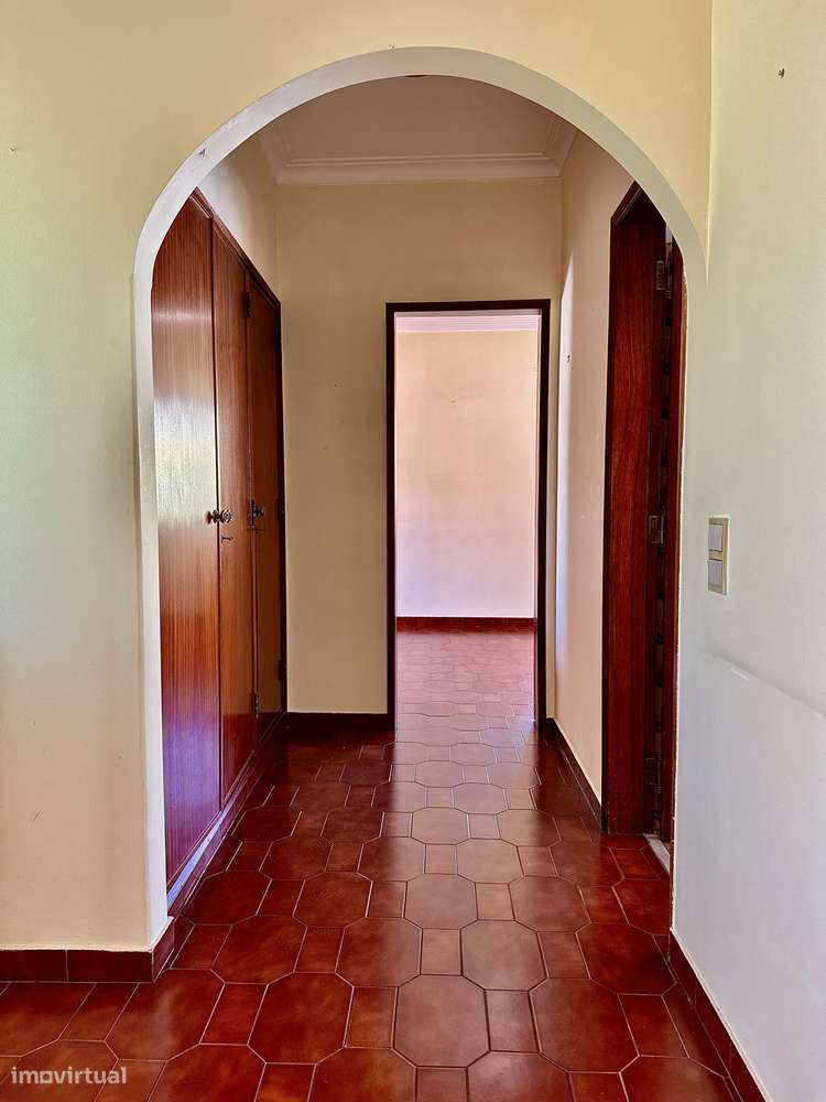 Andar de Moradia T2 | 76 m² | Varanda | Garagem | Porto Salvo-5