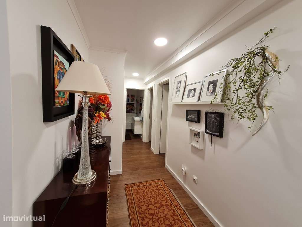 Vende-se T2 com ótima vista de mar-10