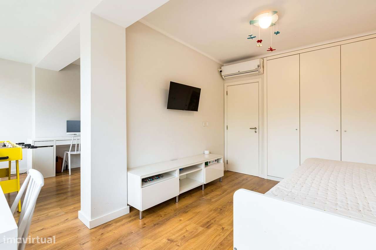 Moradia T4/5 com Piscina no Bairro de Santa Cruz – Benfica, Lisboa-17