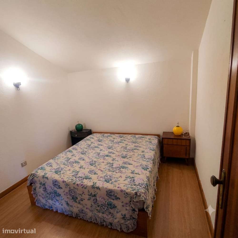 Apartamento T2 com terraço, varanda e 3 casas de banho-40