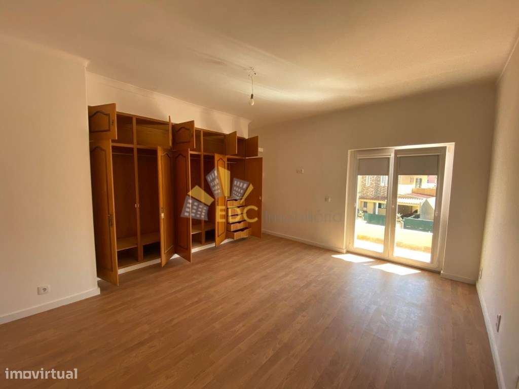 Moradia T3 - Remodelada com 2 frentes no centro de Mem Martins | Nã...-17