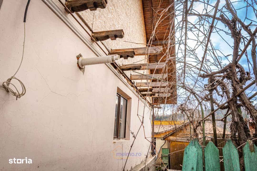 Casa de vanzare in spate la Kaufland Comanesti - Imagine principală: 4/13