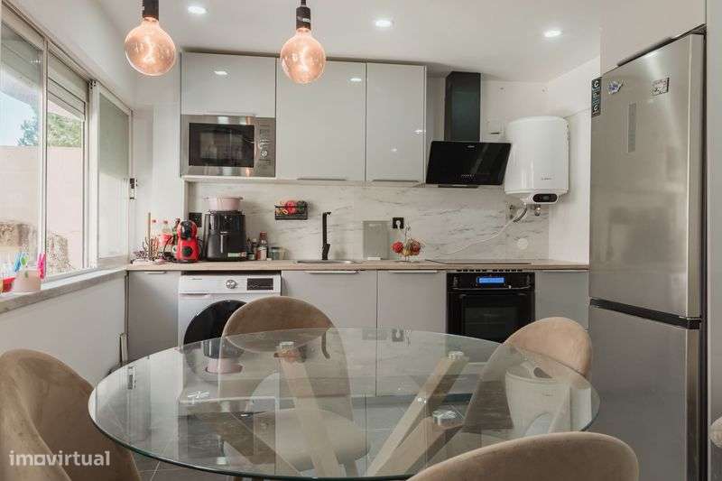 T2 mobilado na Charneca da Caparica | Zona tranquila | 1250€ - Grande imagem: 4/12