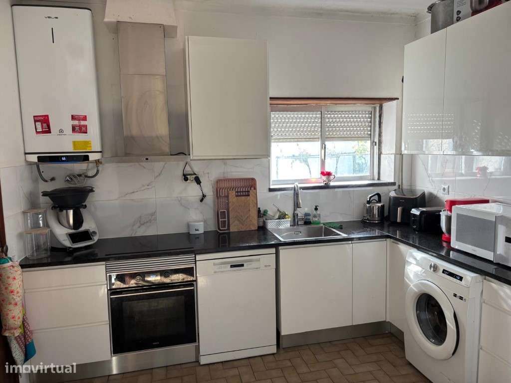 Vendese Quinta com Casa T4, Adega, Lagar e Terreno com Árvores de F...-5