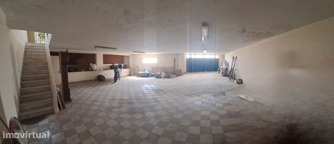 2 MORADIAS Independentes T6 e T1 com , Garagem, Jardim, Terreno ,Adega-30