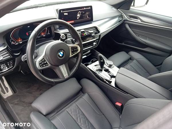 BMW Seria 5 530i xDrive mHEV M Sport sport - 10