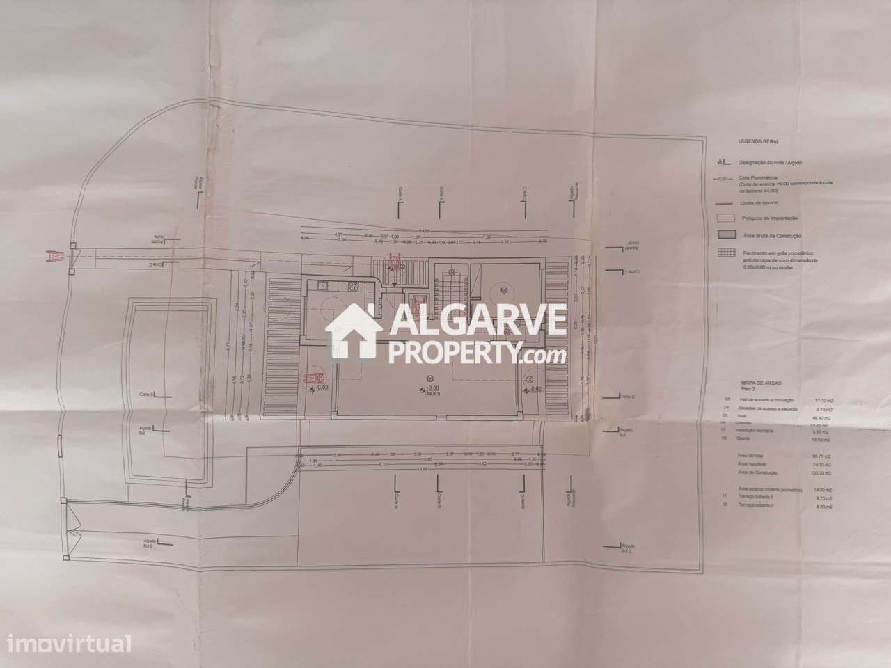 Moradia de Luxo T4 com Piscina e Vista Mar na Guia, Algarve-48