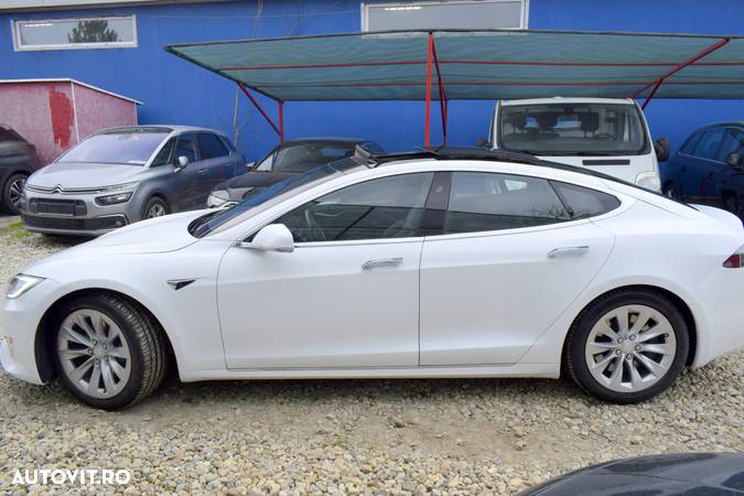 Tesla Model S - 3