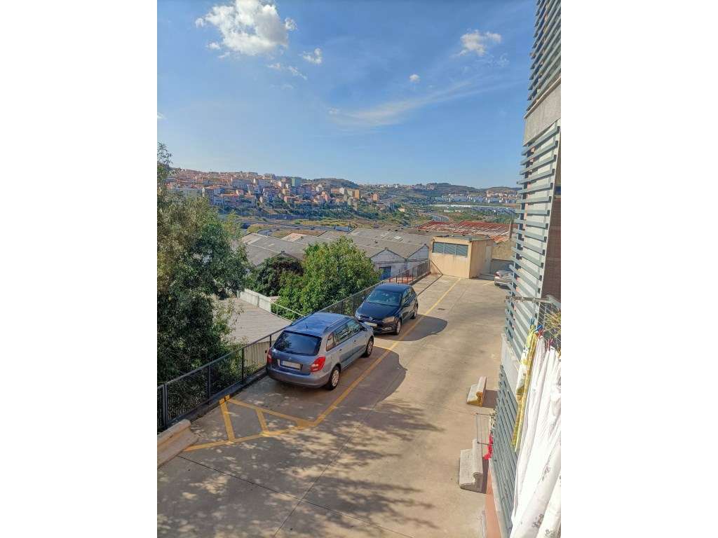 Vende-se Excelente T3 na Pontinha com 2 Lugares de Parqueamento-29