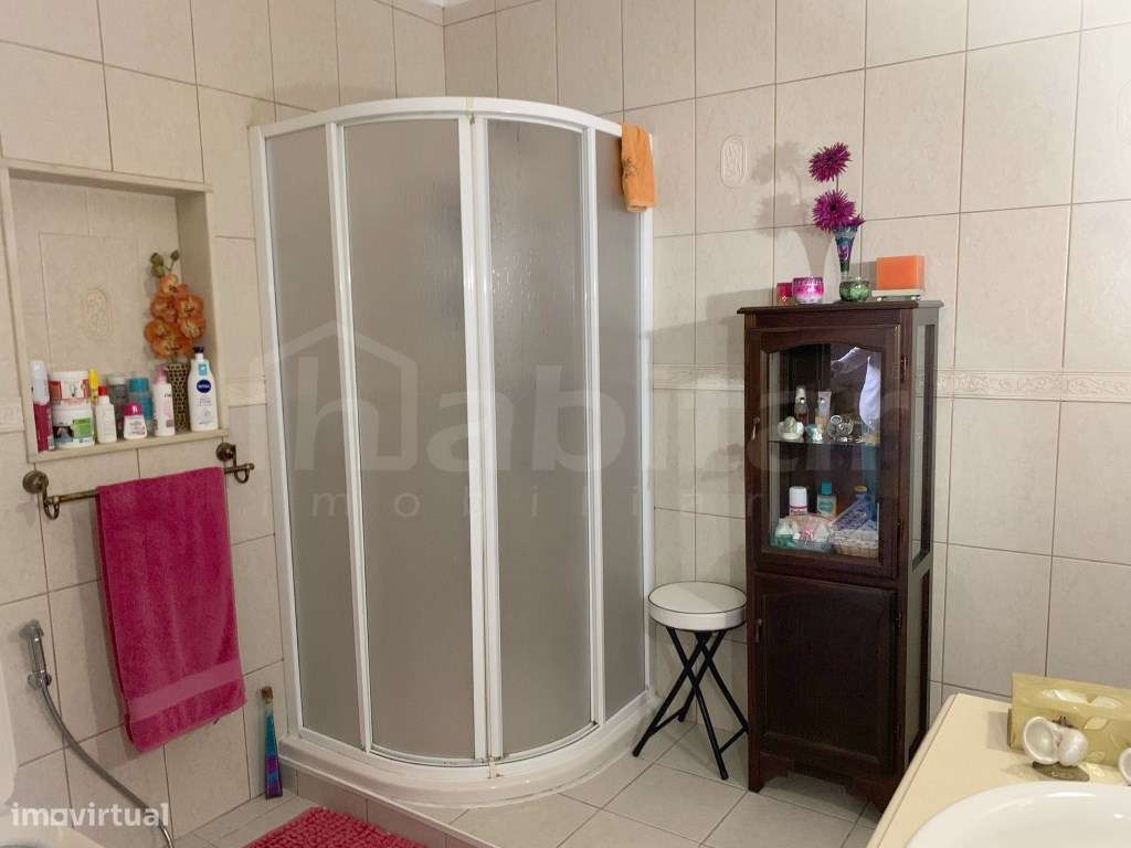 Moradia T5 + 2 C/ Quintal e Sótão-22