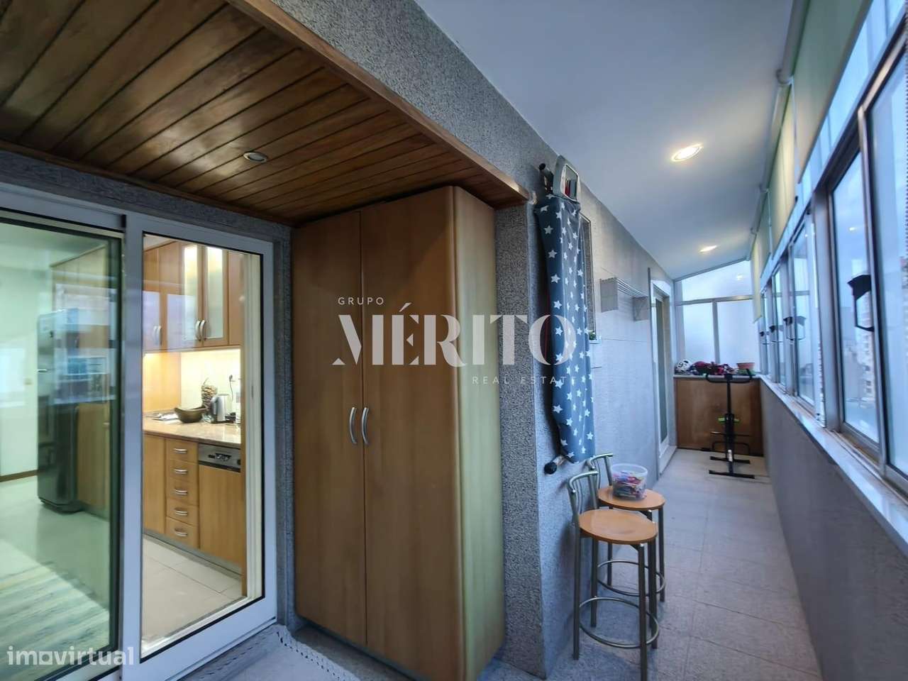 Apartamento T3+1 remodelado, na Póvoa de Varzim, muito próximo do Mar. - Grande imagem: 3/26