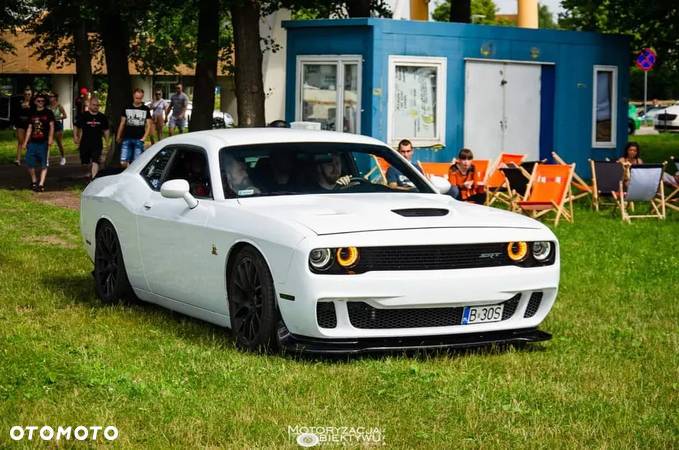 Dodge Challenger - 2