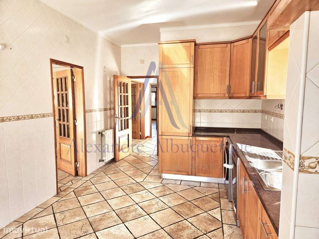 Moradia Isolada com Piscina T3+2-7