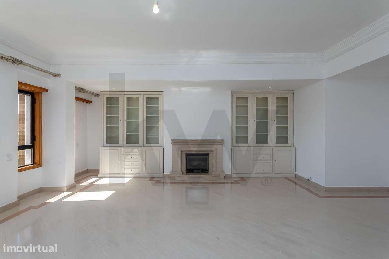 Arrendamento Apartamento T4 com 244m2, Varandas, Arrecadação e Garagem - Grande imagem: 3/51