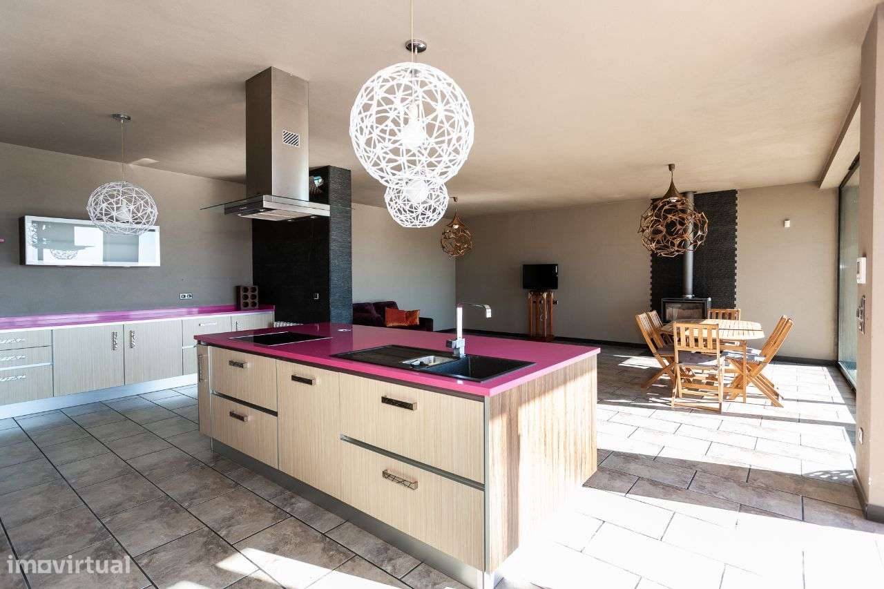 Moradia com Piscina e Campo de Ténis-6