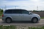 Chrysler Town & Country - 9