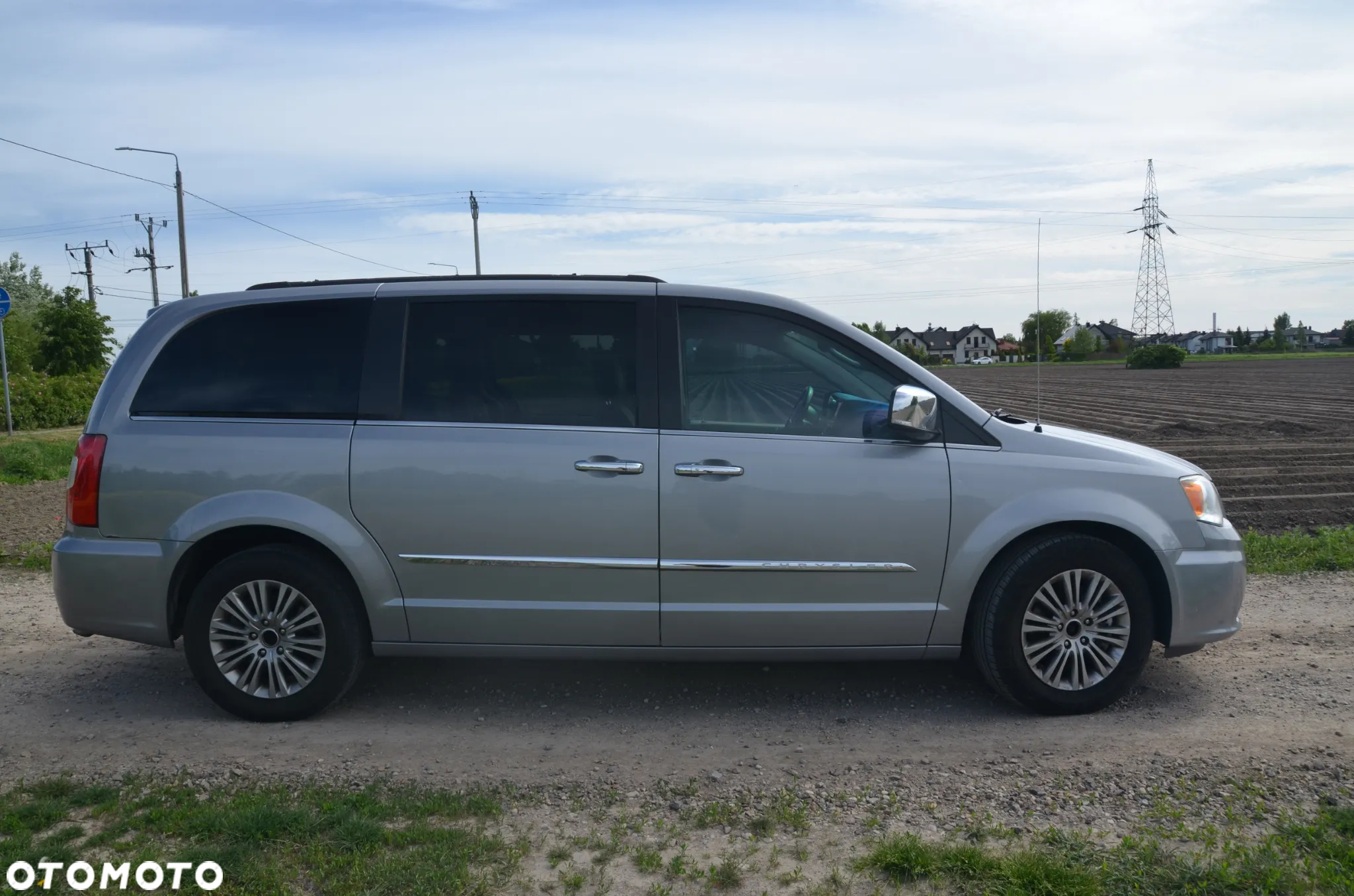 Chrysler Town & Country - 9