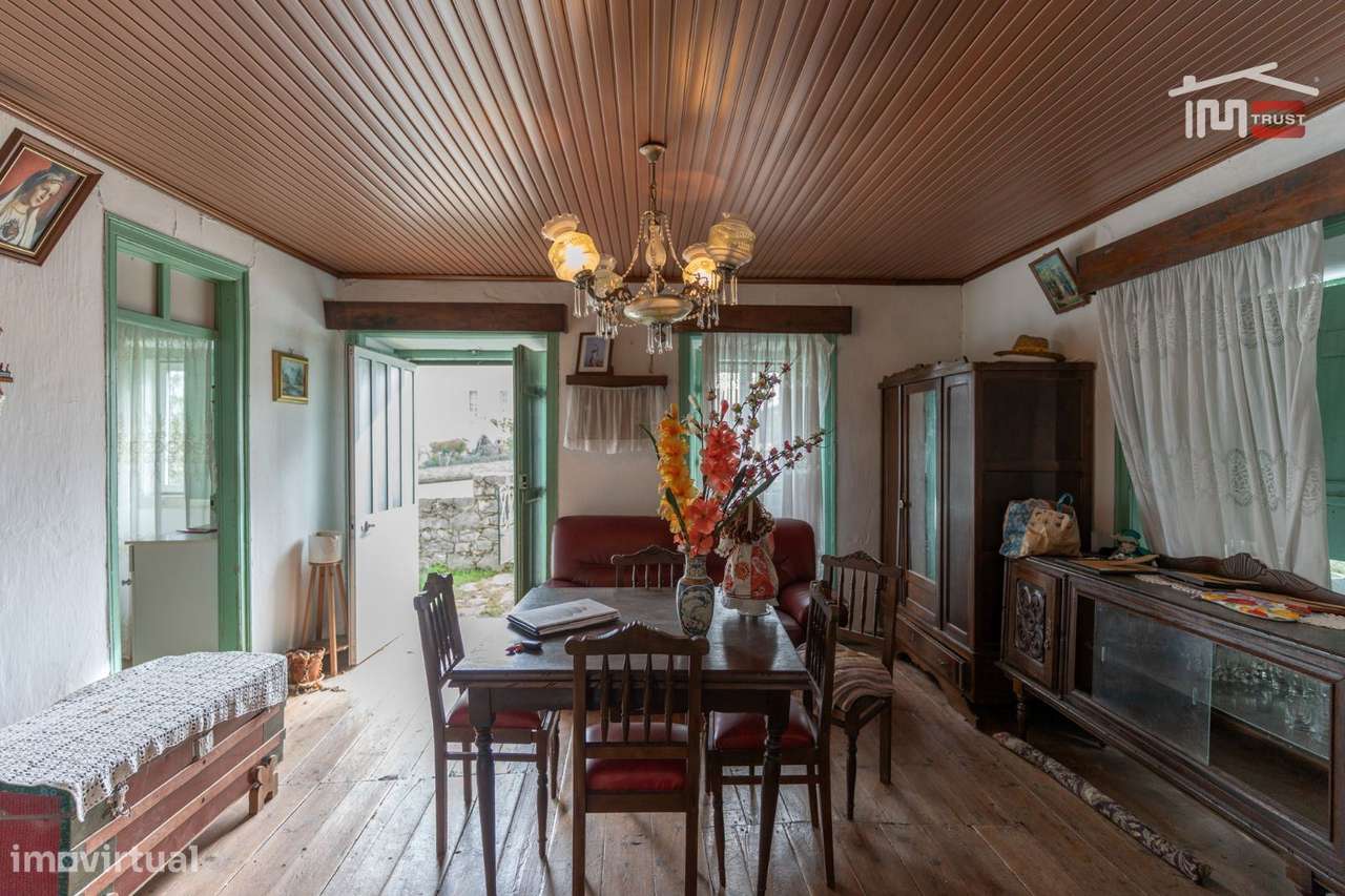 MORADIA PARA RESTAURAR EM ATOUGUIA - Grande imagem: 3/29