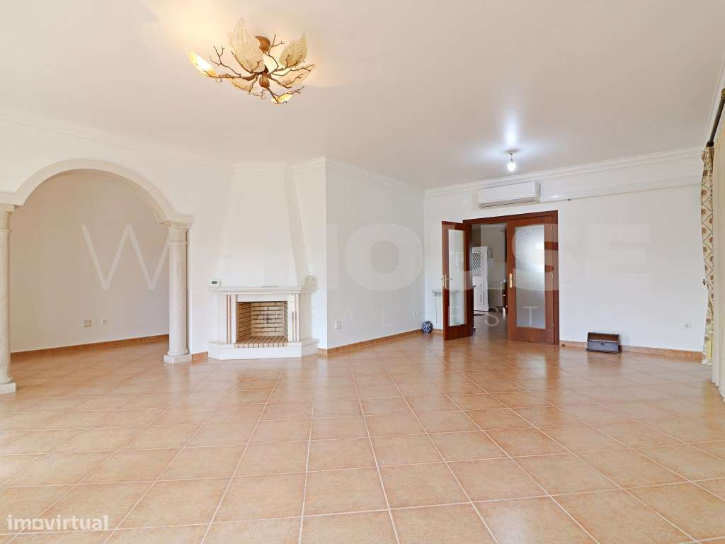 Moradia T4 com 280 m2, inserida em terreno com 2500 m2 em Palmela-45