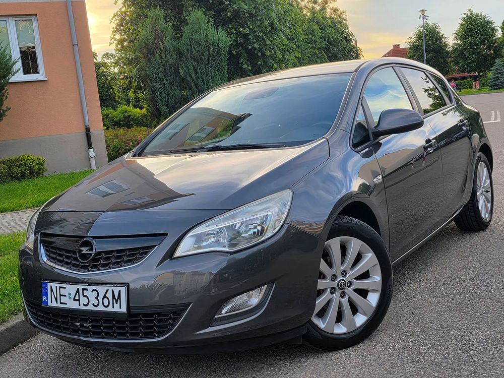 Opel Astra J 1.4 Essentia 2011