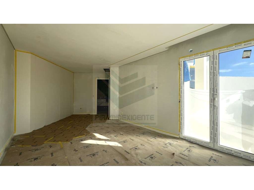 Moradia Isolada 4 Suítes, Piscina, Cave 43m2 - AZEITÃO-24