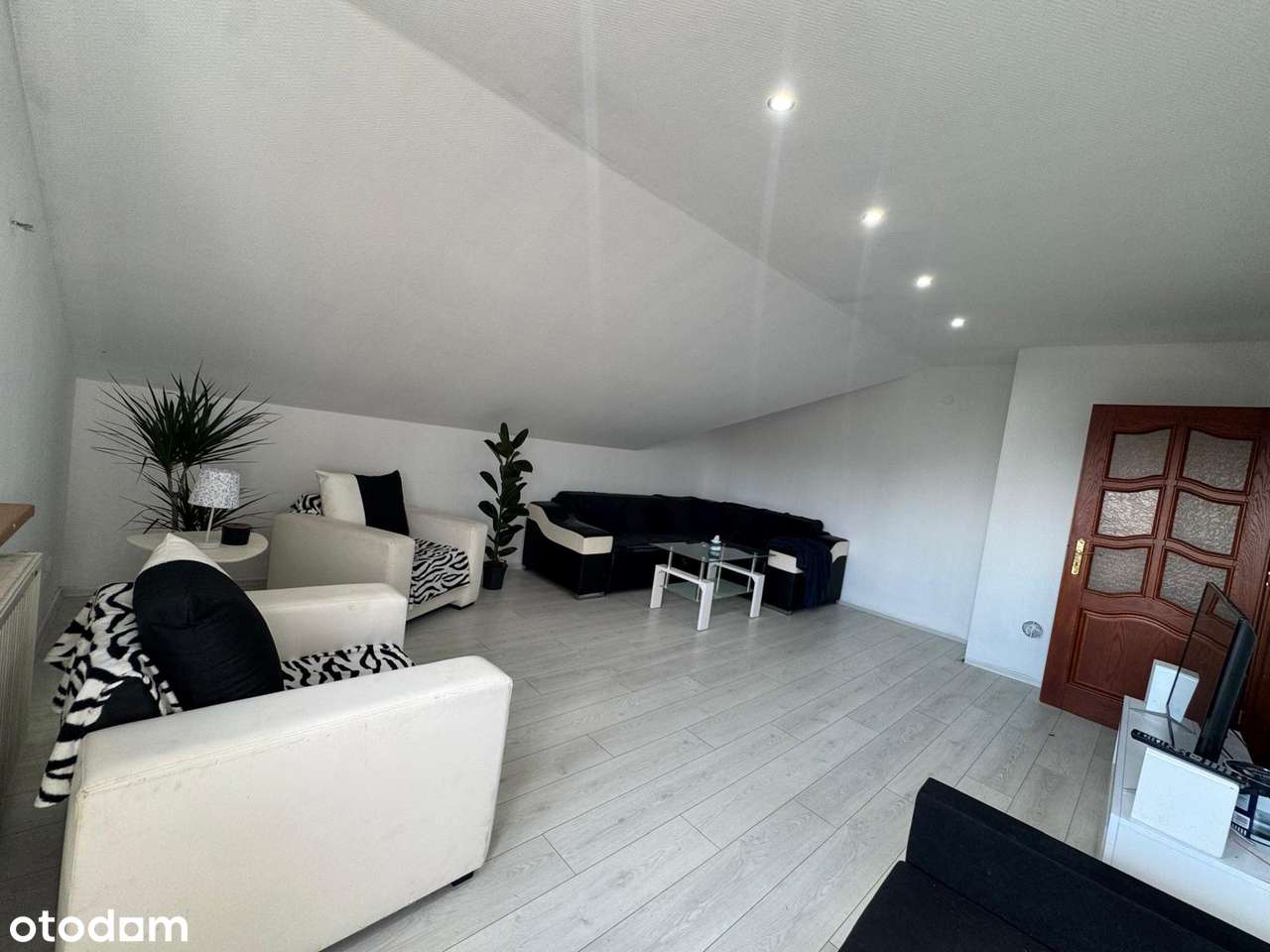 Na sprzedaż willa w Chełmie Śląskim (Kopciowice) – 360 m²-11