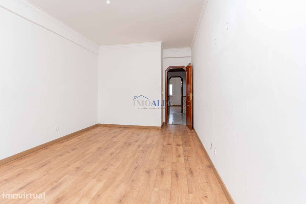 Apartamento T3 no centro de Vialonga com elevador-22