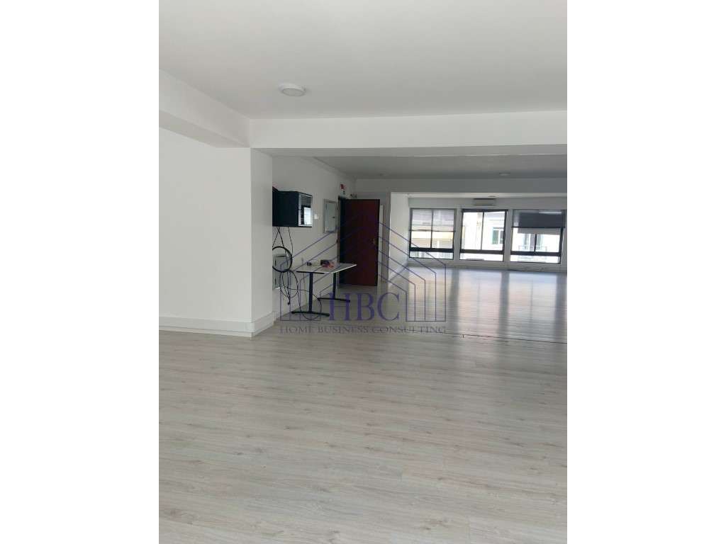 ESPAÇO COMERCIAL / ESCRITÓRIO PARA ARRENDAR - ARROIOS - Grande imagem: 4/27