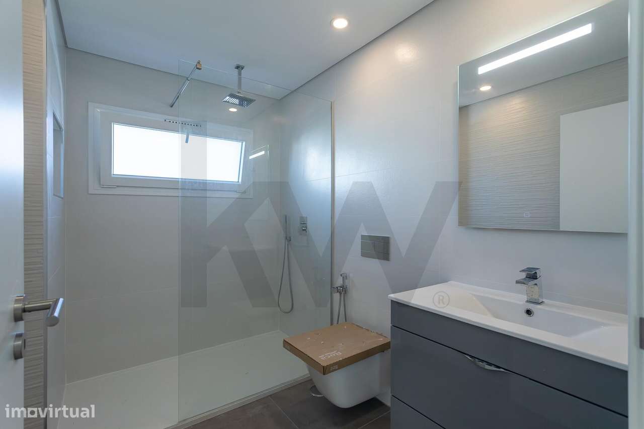 Moradia T4 Térrea de Luxo com 3 Suítes, Piscina Privada e Domótica - Grande imagem: 5/57
