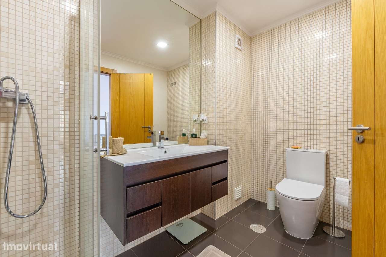 T2 na Urbanização do Neudel em excelente estado.-18