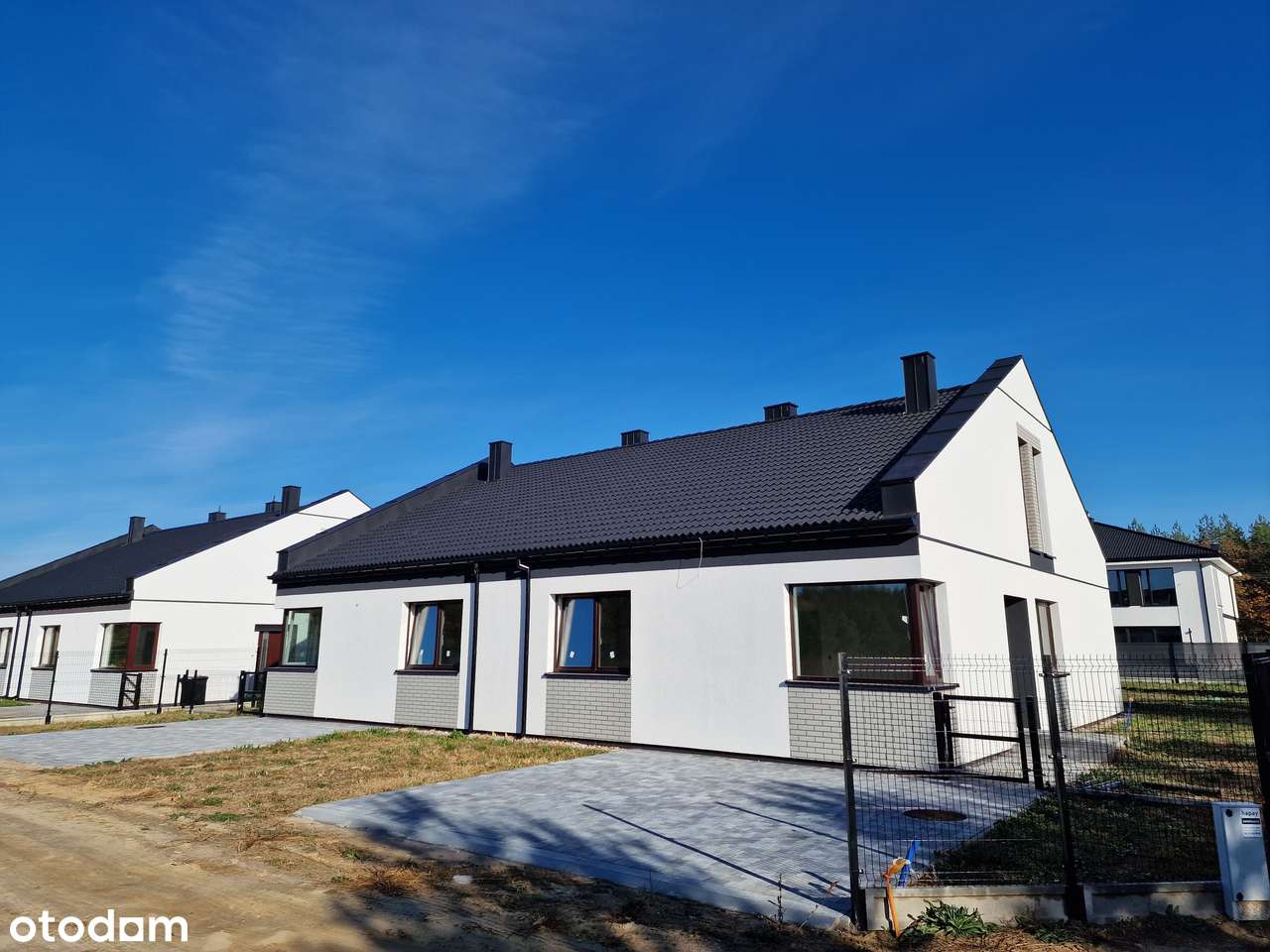 Nowoczesny Blizniak w Otulinie Lasu-1