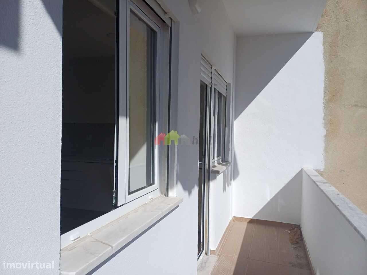 Apartamento T1 - 2º andar totalmente remodelado, no Lavradio - Barreir-4