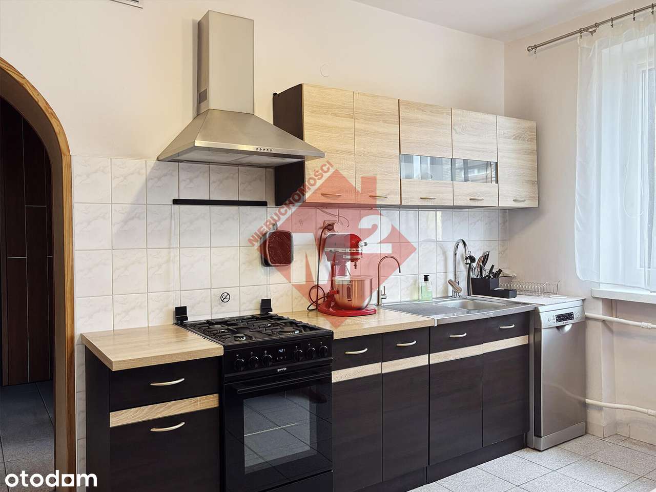 Dom wolnostojący w cichej dzielnicy domów jednorodzinnych .-8