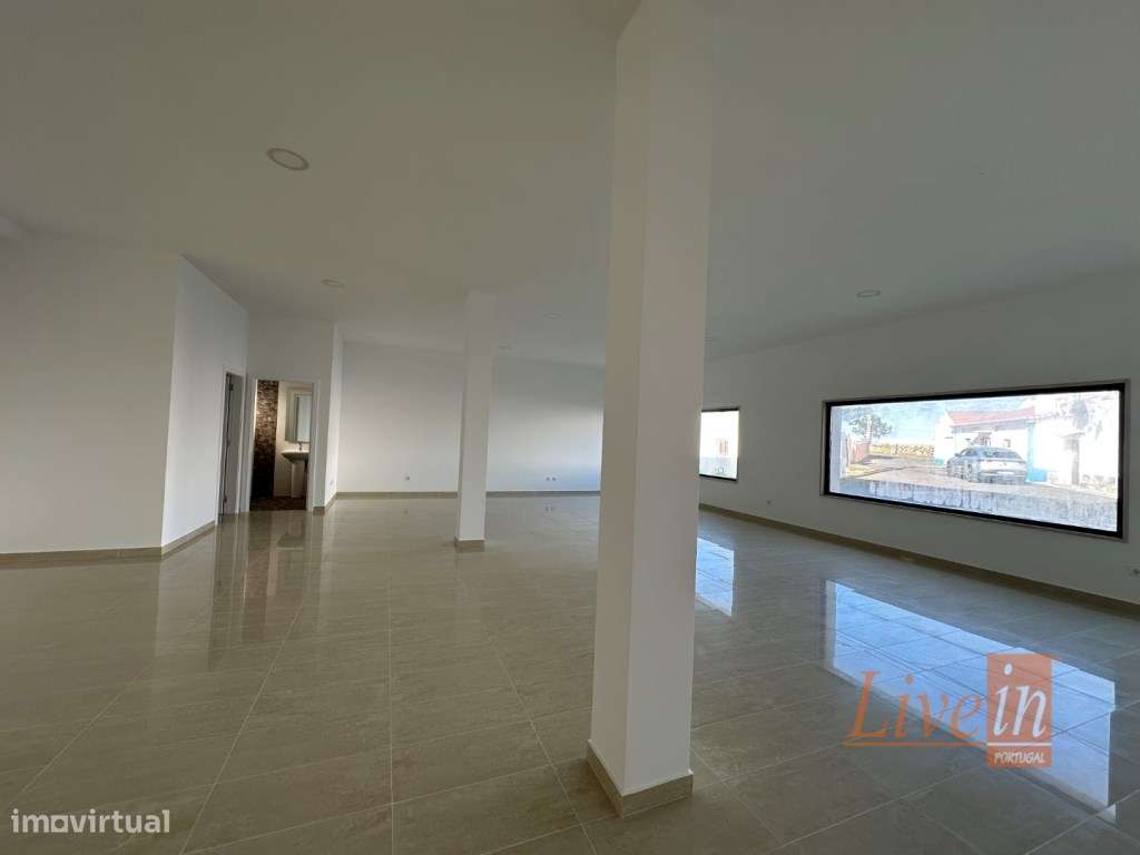 Loja com 111m2 na Carvoeira - Grande imagem: 4/14