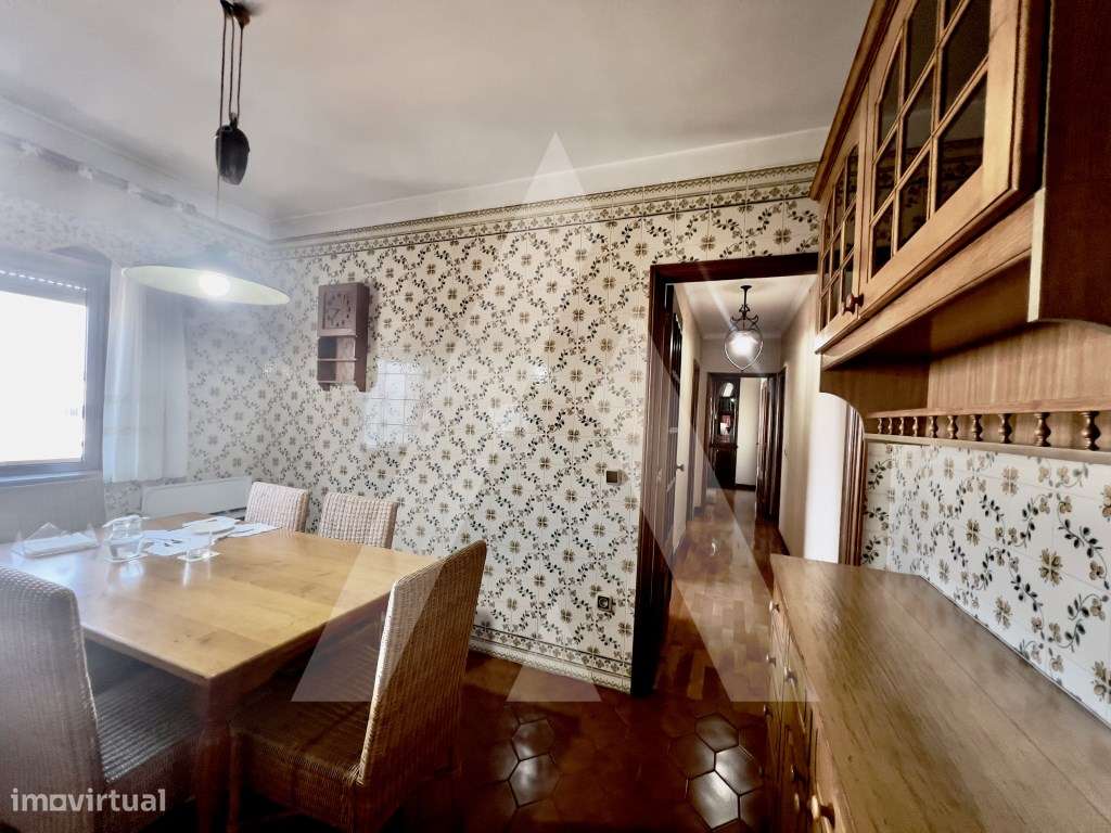 Apartamento T4 Duplex no centro de São João da Madeira-14