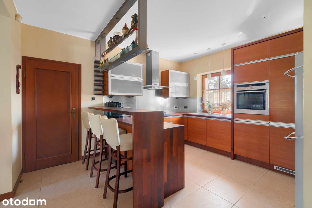 Malowniczy dom z dużym ogrodem-12